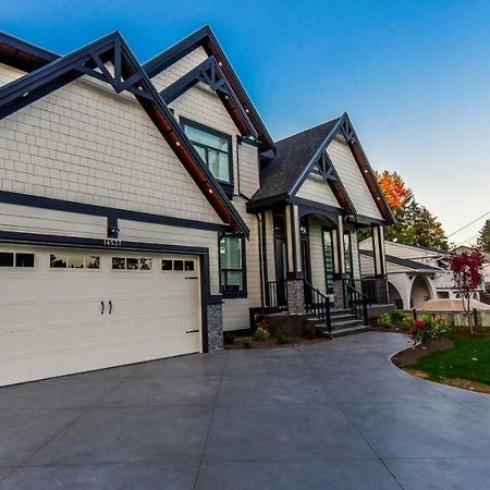 Aaron'S Sweet Home Surrey Exterior foto