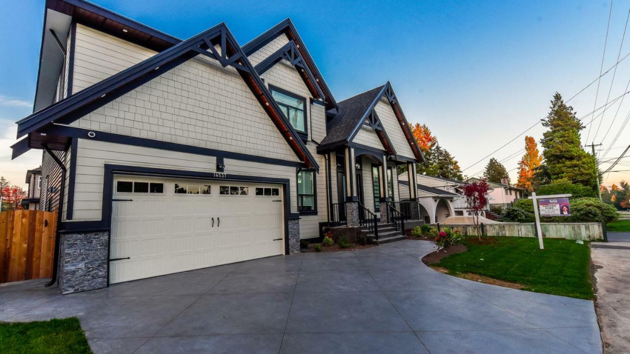 Aaron'S Sweet Home Surrey Exterior foto